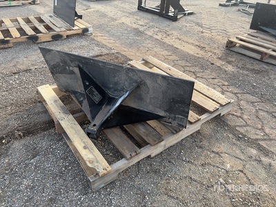 2026 GIYI GY-HMP40 Skid Steer Hitch Receiver (Unused)