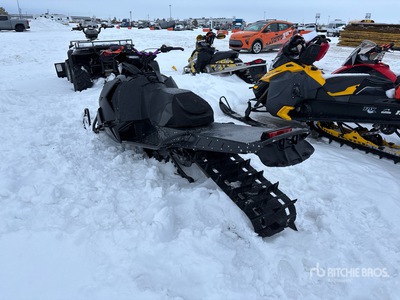 2016 Arctic Cat M8000 Snowmobile