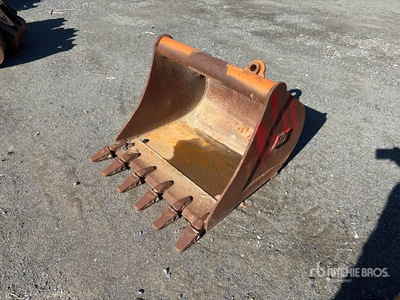 Quantity of (4) 24in, 36in, 17in, and 12 in buckets Cazo