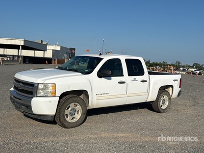 2010 Chevrolet Silverado 1500 4x4 Crew Cab Pickup