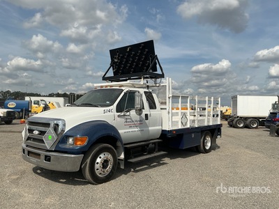 2007 Ford F-650 4x2 Extended Cab Flatbed Truck