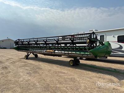 2010 John Deere 635D 35 ft Draper Tête de moissonneuse-batteuse
