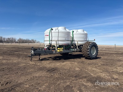 2014 Pattison 3300TB 4400 gal Tow-Between Fertilizer Cart