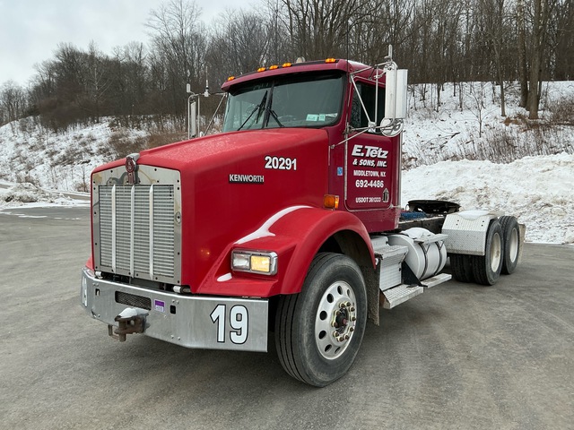 2005 Kenworth T800 6x4 T/A Day Cab Truck Tractor