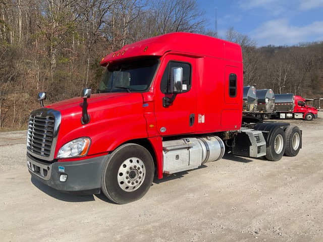 2018 Freightliner Cascadia 125 6x4 T/A Sleeper Truck Tractor