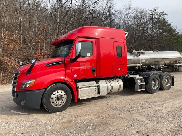 2019 Freightliner Cascadia 6x4 T/A Sleeper Truck Tractor