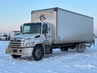 2023 Hino L7 4x2 Furgoneta caja cerrada