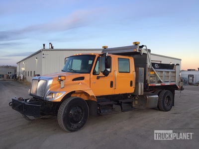 2006 International 7400 4x2 Crew Cab Snow Plow Truck