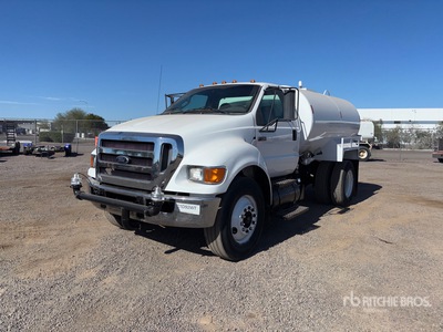 2011 Ford F-750 2000 gal 4x2 Autocarro per acqua
