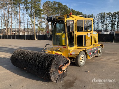 2015 Superior SM80-K Self-Propelled Broom