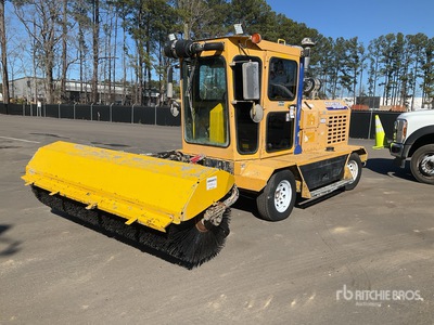 2017 Superior SM80K Self-Propelled Broom