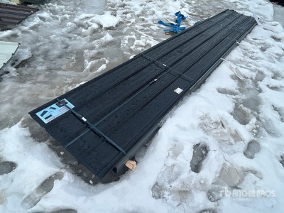 Quantity of (20) Black Metal Roof Panels その他 - 店舗 & 倉庫