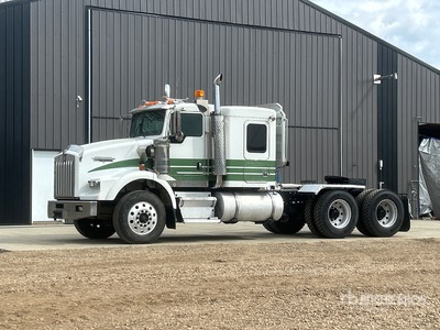 2003 Kenworth T800B T/A Sleeper Truck Tractor