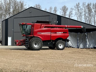2008 Case IH 7010 Combine Harvester