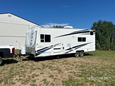 2005 Xtend 29 ft T/A Toy Hauler Travel Trailer