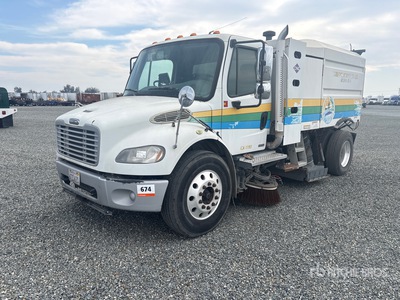 2011 Elgin on 2011 Freightliner M2 106 CNG Camion balai