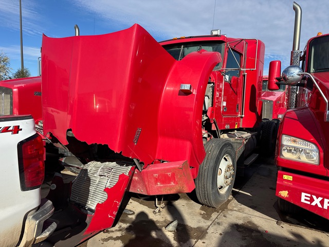 2015 Kenworth T800 6x4 T/A Sleeper Truck Tractor (Inoperable) 2015 Kenworth T800 6x4 T/A Sleeper Truck Tractor (Inoperable)