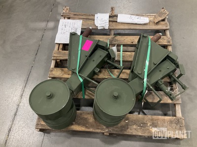 (2) 12259830 Trailer Retractable Supports