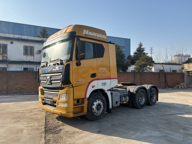 2020 XCMG NXG4251D5WC 6x4 Sleeper Truck Tractor