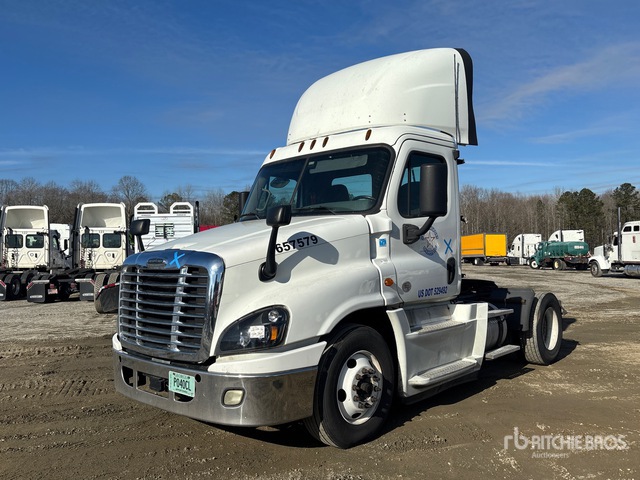 3AKBGDBG9GDHP9269 Freightliner Cascadia 125 Photo 1
