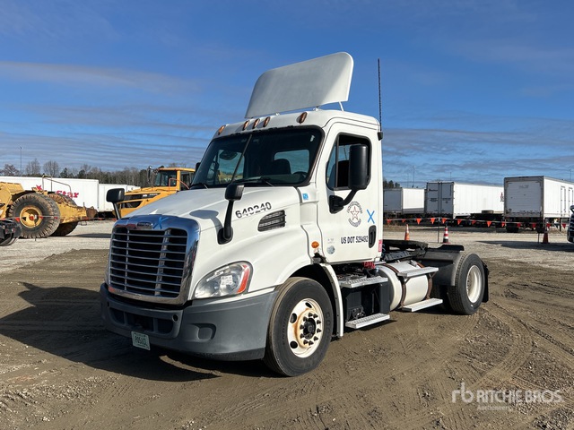 3AKBGADV1FSGB5272 Freightliner Cascadia 113 Photo 1