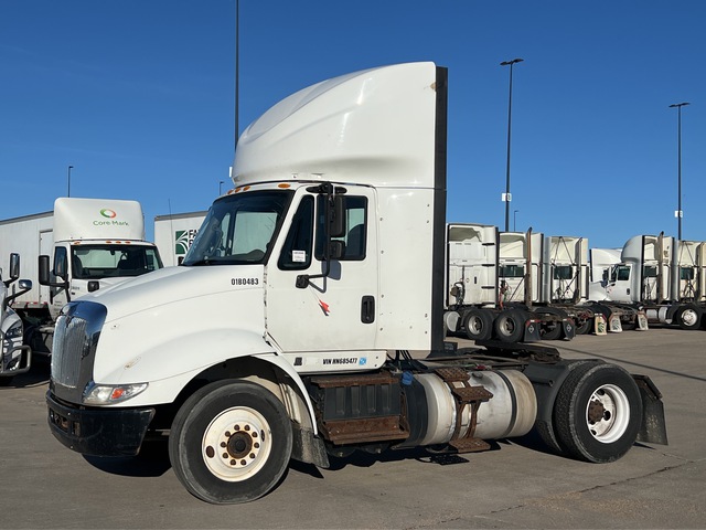 2017 International 8600 4x2 S/A Day Cab Truck Tractor