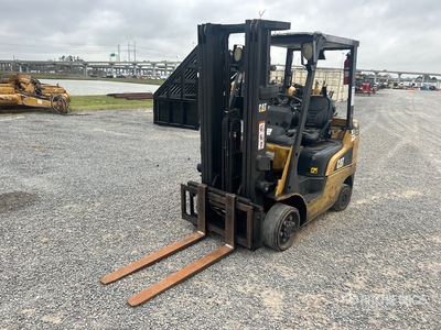 2013 Cat 2C5000 3900 lb Cushion Tire Gabelstapler