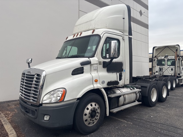 2016 Freightliner Cascadia ISX12 6x4 T/A Day Cab Truck Tractor