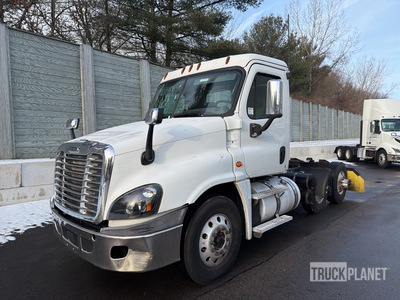 2017 Freightliner Cascadia 125 6x4 T/A Day Cab Truck Tractor