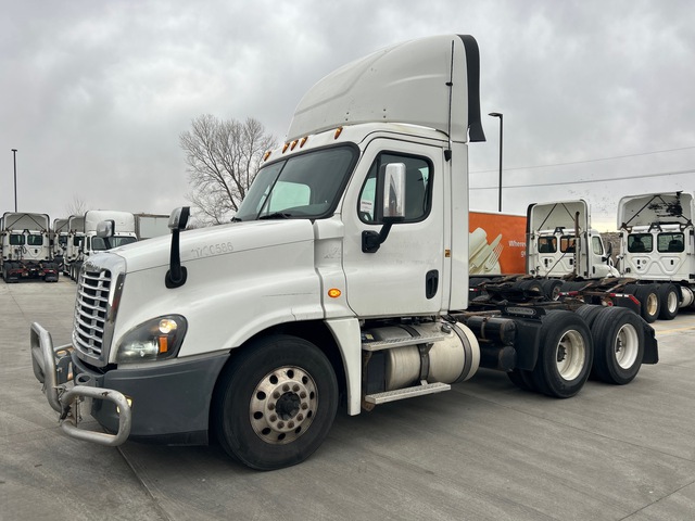 2017 Freightliner Cascadia 6x4 T/A Day Cab Truck Tractor
