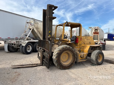 2011 Master Craft MCM1211128 12000 lb 4x2 Gelände-Gabelstapler (Inoperable)