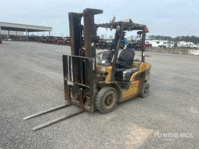 2006 Cat P5000 4400 lb Pneumatic Tire Forklift