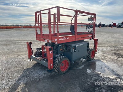 2017 Skyjack SJ6826 RT 4x4 Dual Fuel Scissor Lift