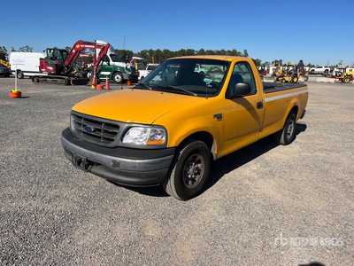 2004 Ford F-150 XL 4x2 Pickup