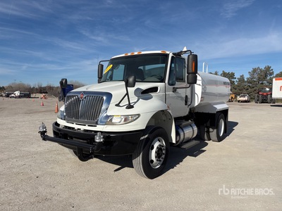2018 International 4300 2000 gal 4x2 Water Truck