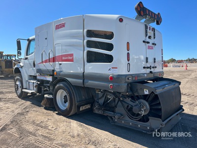 Elgin Broom Bear on 2017 Freightliner M2 106 Camion barredora