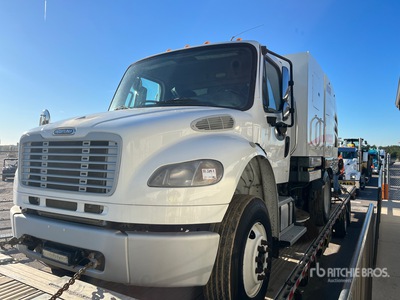2015 Freightliner M2 106 Zamiatarka uliczna
