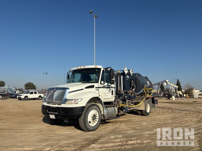 2009 International 4400 4x2 Treater Truck Ciągnik siodłowy z kabiną dzienną S/A