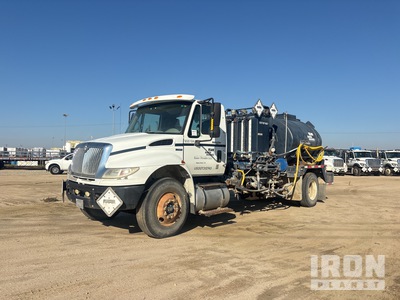 2009 International 4400 4x2 Treater Truck Ciągnik siodłowy z kabiną dzienną S/A