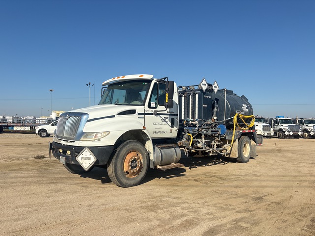 2009 International 4400 4x2 Treater Truck