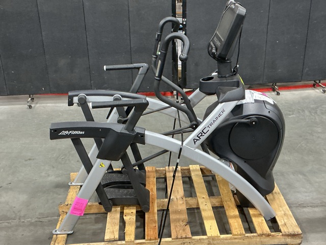 Life Fitness ARC Trainer Elliptical Life Fitness ARC Trainer Elliptical