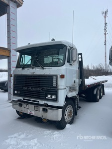 1980 Mack Cruiseliner 6x4 ロールバックトラック