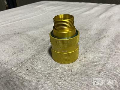 (2) Eaton-Aeroquip AE80758M Quick Disconnect Coupling Halves