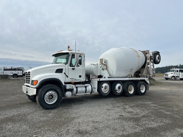 2005 Mack CV513 12x4 Mixer Truck