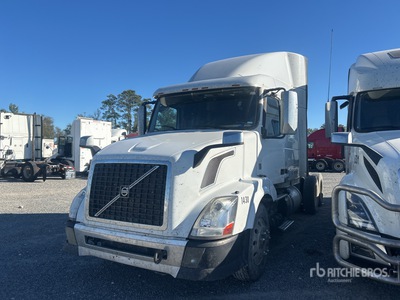 2015 Volvo VNL630 6x4 تراكتور شاحنة كابينة النوم (ثنائية المحور)