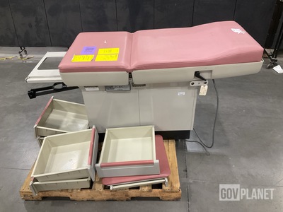 Midmark 404 Examination Table