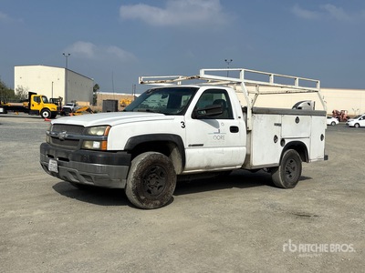 2003 Chevrolet Silverado 2500HD 4x2 Utility Truck