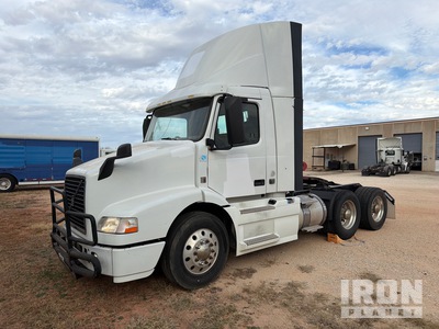 2016 (unverified) Volvo VNM64T 200 6x4 T/A Day Cab Truck Tractor