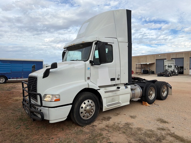 2016 (unverified) Volvo VNM64T 200 6x4 T/A Day Cab Truck Tractor