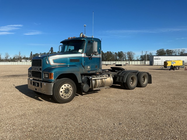 2022 Mack Pinnacle 6x4 T/A Day Cab Truck Tractor